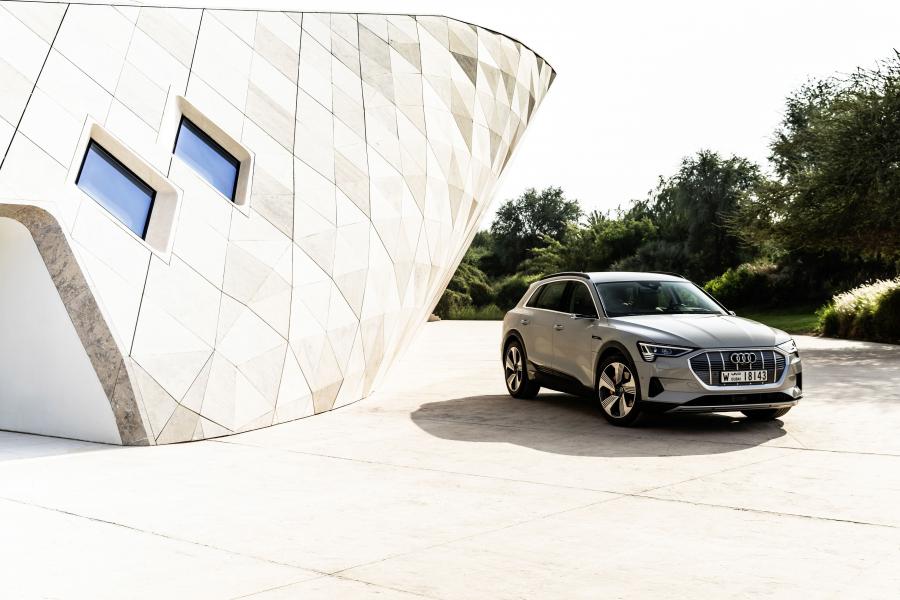  Audi e-tron 55 Quattro 2019 года  (WW) (фото 314 из 452)